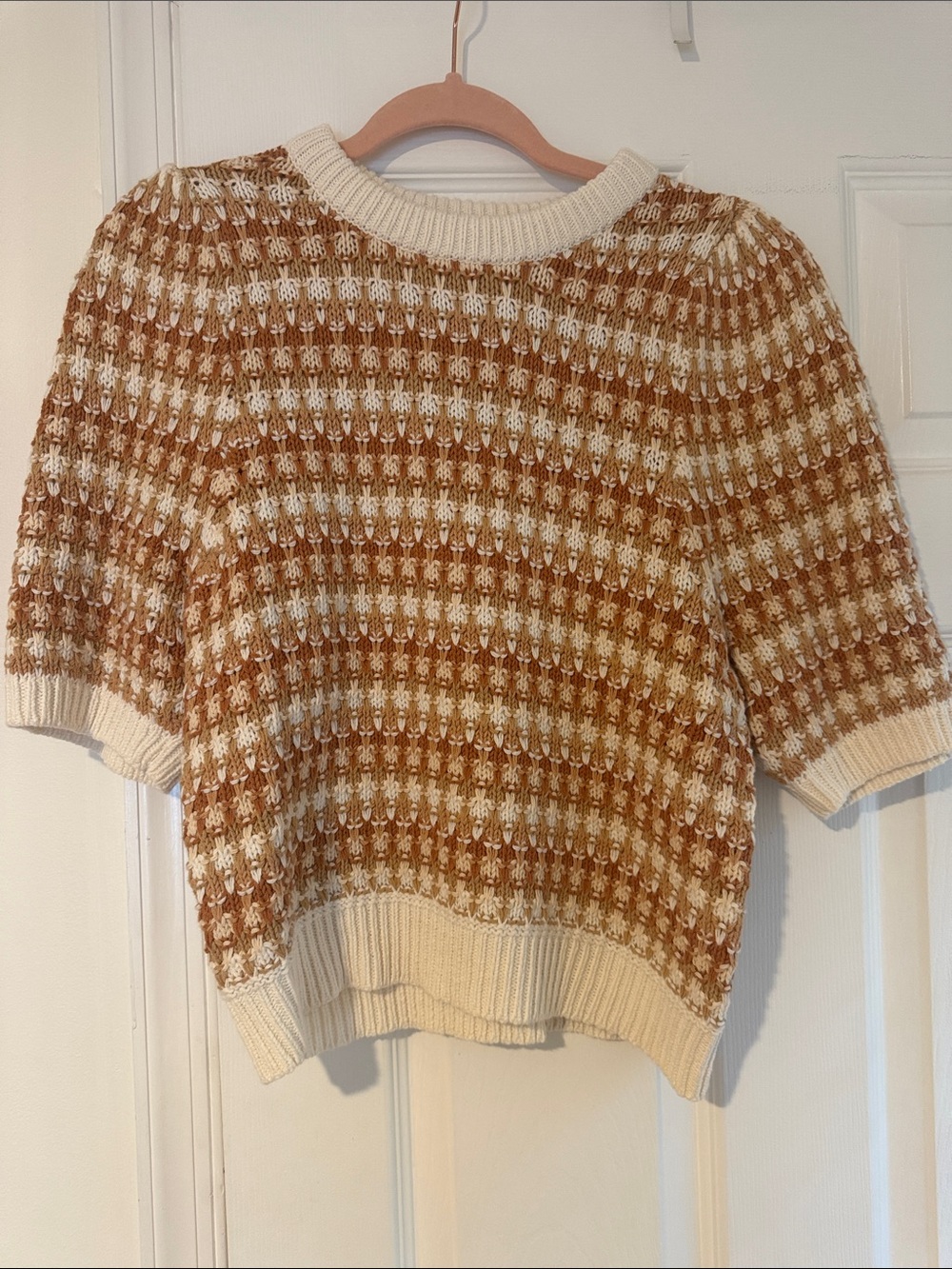 Universal Thread Cream and Brown Patterned Short-Sleeve Crew Sweater